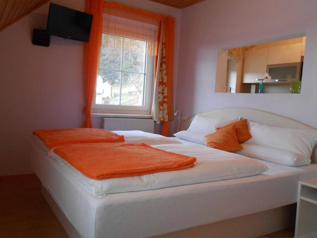 Privatzimmer Haus Gschweitl Semriach Kamer foto